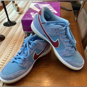 NIKE SB Dunk Low Phillies Sneakers. Size:12